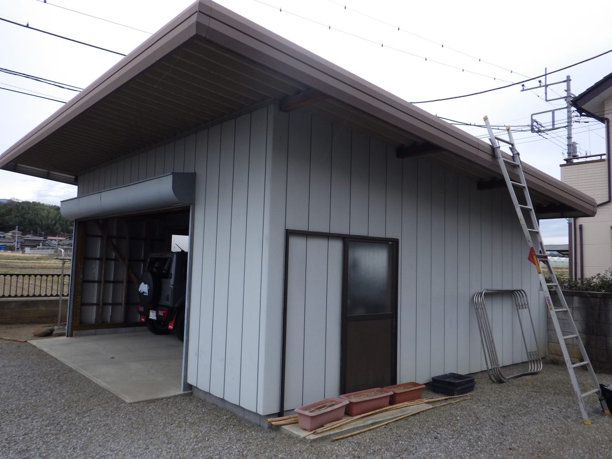 高崎市（吉井町）　Y様邸車庫　屋根塗装・外壁塗装　ラジカルプラン | 屋根塗装
