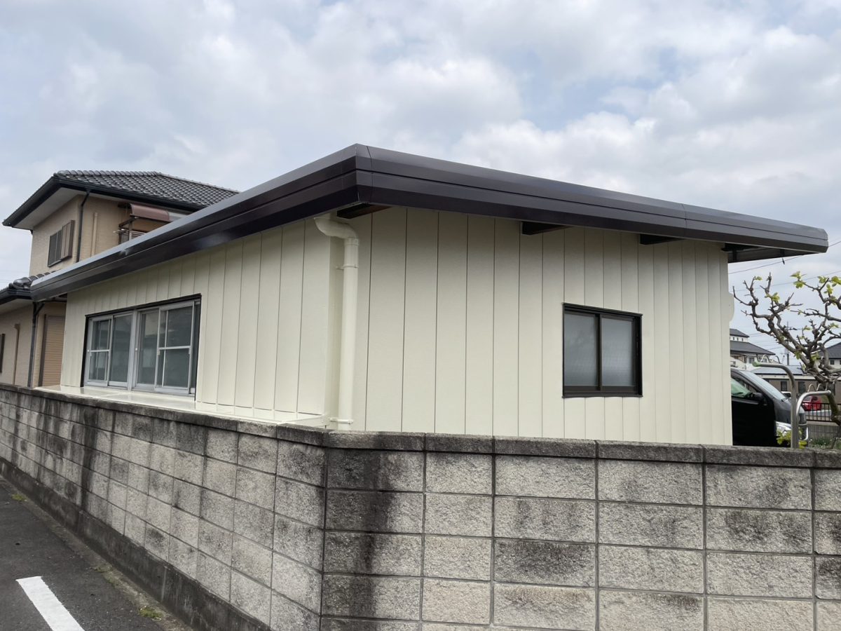 高崎市（吉井町）　Y様邸車庫　屋根塗装・外壁塗装　ラジカルプラン | 屋根塗装