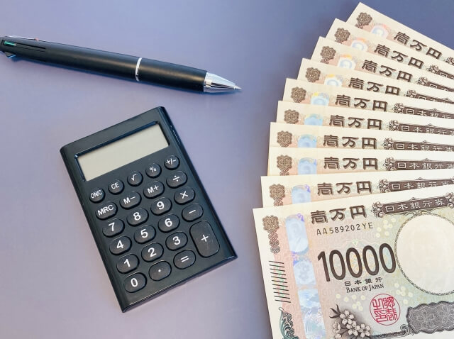 電卓と日本円紙幣での予算計算